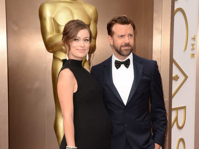 Olivia Wilde won at pregnancy when she showed up to the Oscars in a simple turtleneck gown with drop earrings. Jason doesn