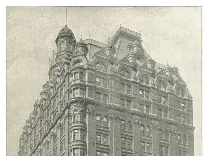 The Washington Building, overlooking the Battery, was constructed in 1885, It was completely remodeled with a new facade in 1921.