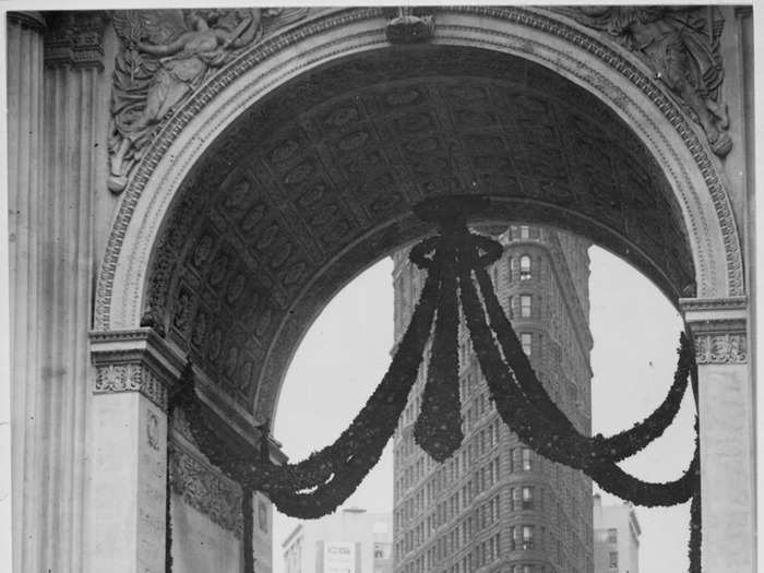 A "Victory Arch" was erected near Madison Square Park in 1919 after World War I ended. It was a temporary structure built of wood, and was eventually torn down.