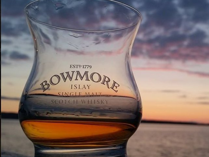 Bowmore Islay Single Malt Scotch Whisky 25YO