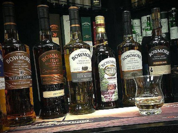 Bowmore Islay Single Malt Scotch Whisky 18YO