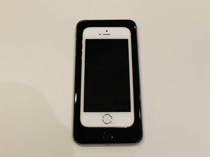 The iPhone 5S fits inside the screen of the iPhone 6 Plus.