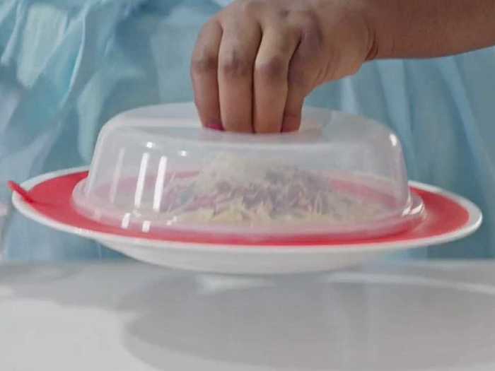 PITCH: Michael Tseng presents a microwave-safe, dishwasher-safe vacuum seal food cover to keep leftovers fresh.