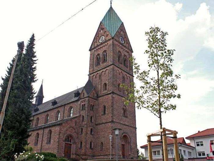 Close to the main shopping street, like in any German town worth its salt, is an impressive church.