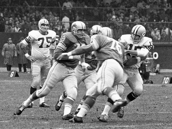 In the 1960s, Lions defensive lineman Roger Brown (no. 76) was the first 300-pound player to get regular playing time in the NFL.