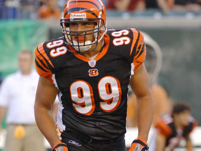 David Pollack weighed as much as 297 pounds as a defensive lineman college, and last played in the NFL in 2006 as a 260-pound linebacker for the Bengals.