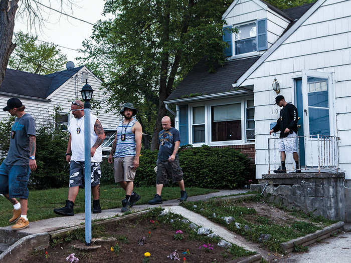 While lots of bounty hunters carry guns, it is extremely difficult to get a gun license in New York City. Because of that, the bounty hunters that Vannucci worked with most often carried tasers.