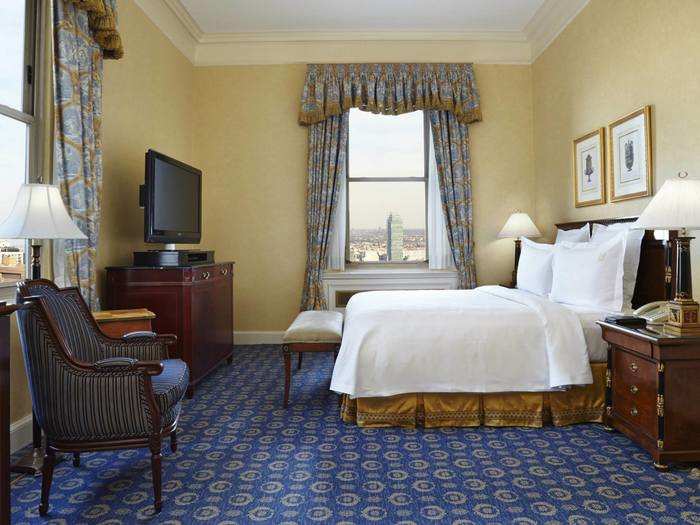 The guest rooms are decorated in a classic New York style, and have great views of the Manhattan skyline.