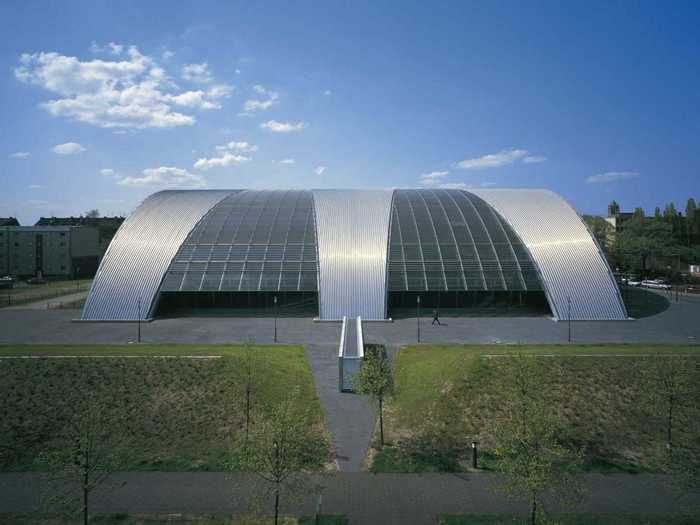 This office in Duisburg, Germany, was built within a dense residential area in 1996.