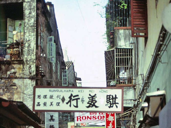 Narrow lane near Avenida de Almeida Ribeiro. "The 