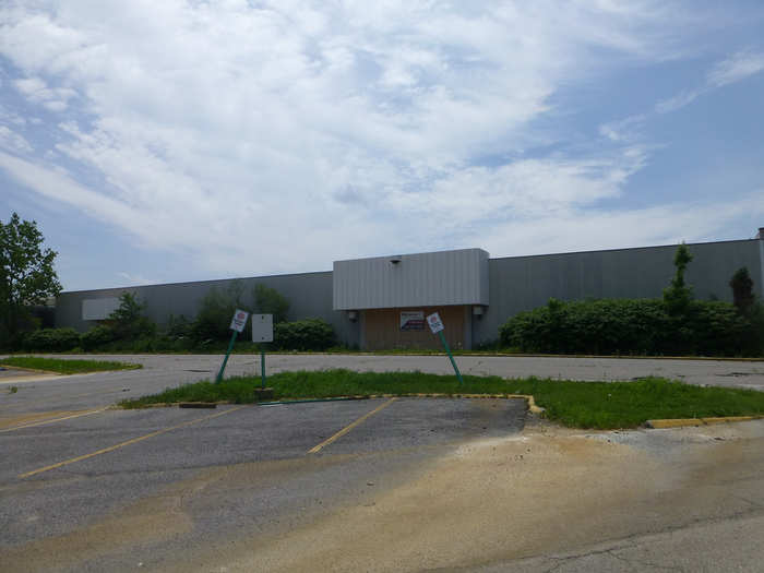 The Randall Park Sears, seen from another angle, was the last remaining anchor in operation before the mall closed in 2009. The JCPenney closed in 2001, followed by Dillard