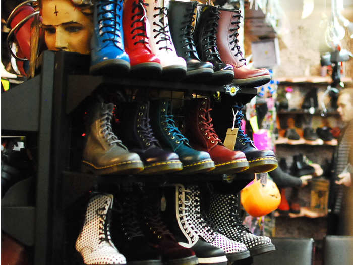 47) Dr. Martens