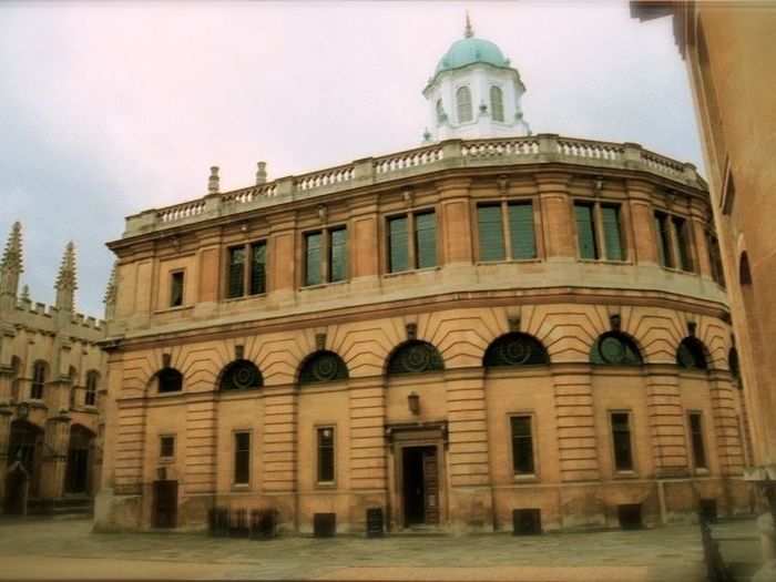 Wren studied at Wadham College, Oxford, from 1650 to 1652. In 1664 he was commissioned to build the Sheldonian Theatre, used by the University for ceremonial lectures and musical concerts.