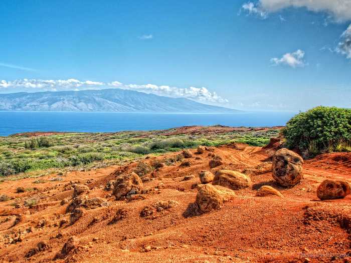 One of the most popular tourist attractions on Lanai is the Garden of the Gods, an interesting red lava formation in the northern part of the island. Hawaiian legend says that the formations were created by gods who had dropped rocks from the sky while tending their gardens.