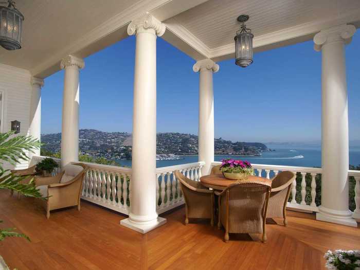 The wraparound veranda has Corinthian columns.