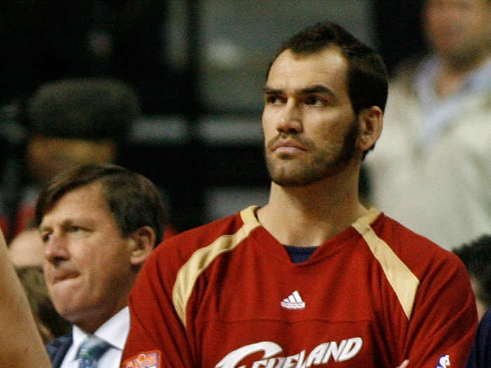 Scot Pollard played with LeBron in 2006-07.