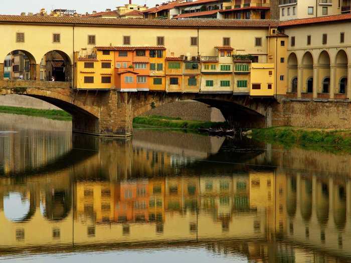 There are several bridges over the Arno, but the most famous bridge is the Ponte Vecchio, a Medieval stone bridge that