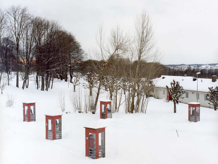 While prisoners are not allowed to have cell phones, they may use one of the five phone booths available. Prisoners are granted as many as three visits from outsiders a week. During these visits, the inmates are allowed to have sex with their guests.