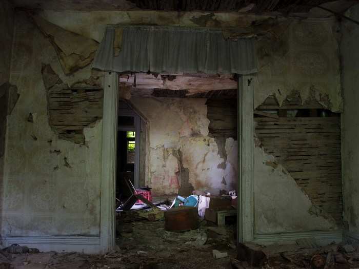 This is the childhood bedroom of serial killer Robert Berdella (aka the Kansas City Butcher). Berdella spoke of his rough childhood and sexual abuse to his prison psychiatrist, which he says triggered his desire to kill male prostitutes in Kansas City.