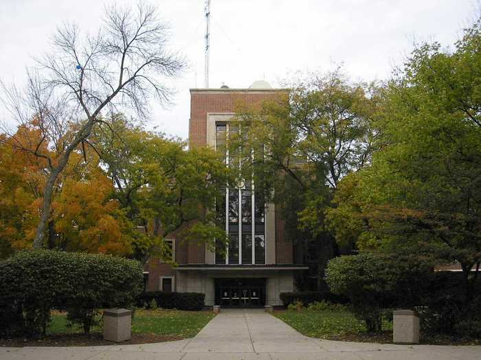 20. New Trier Township High School (Winnetka, Illinois)