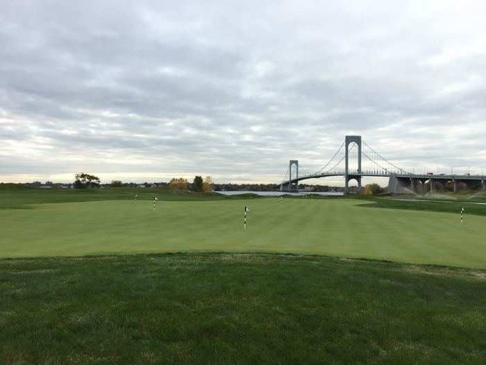 There is a generous putting green to warm up on. There is also a great chipping area to work on short-game shots. It feels like a high-quality course.