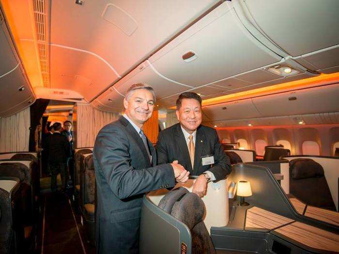 China Airlines CEO Huang-Hsiang Sun (right) — seen here with Boeing