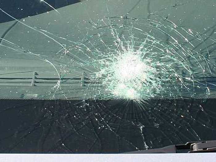 Safety glass, like that used in windshields