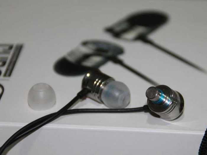 The Dunu DN-1000 headphones are some of the best earbuds you can buy.