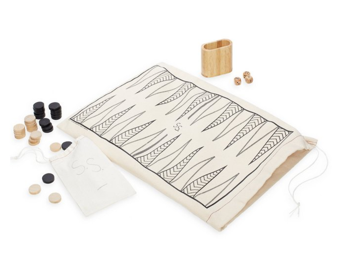 Be entertained everywhere with roll-up backgammon and checkers.