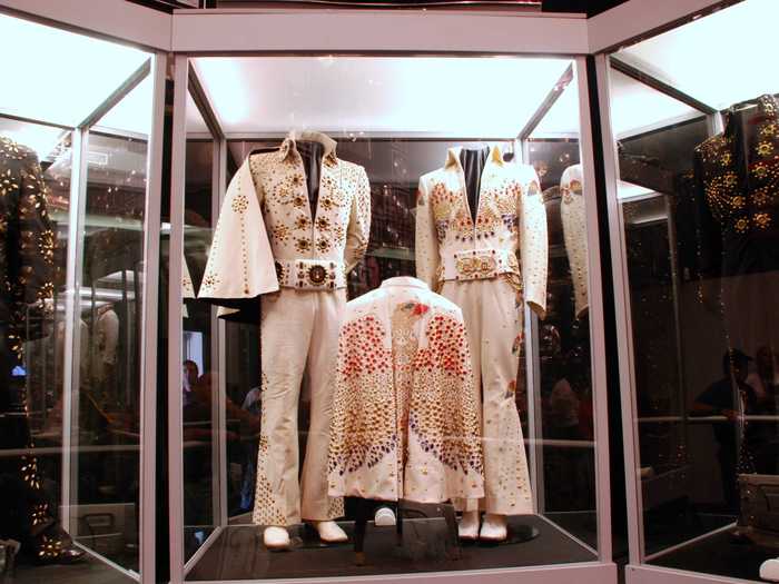 TENNESSEE: Pay your respects to "the King" at Graceland, Elvis Presley
