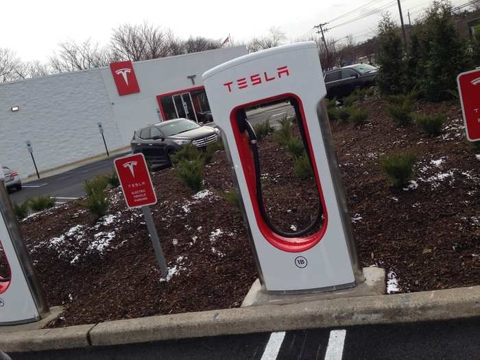 Arrival at the Tesla store — they call them "stores" to avoid any suspicion that you might be getting ready to deal with ... a dealership. With only about 20% of the battery charge left, I decided to juice up using a Tesla Supercharger.