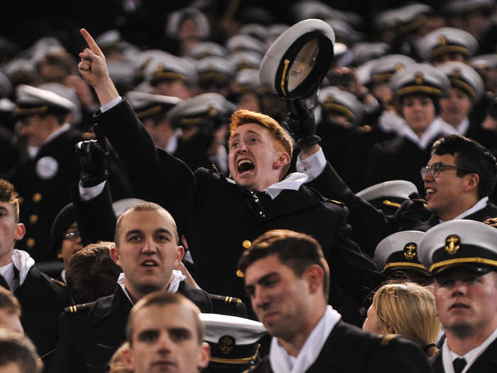 Navy wins, 17–10! Its 13-game winning streak is the longest in the rivalry