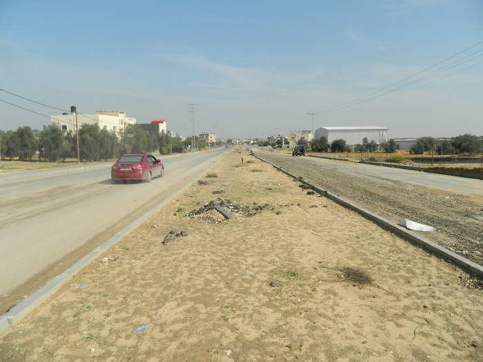 Gaza has a single major highway: the Saladin Road, which connects the Rafah crossing in the south with the Erez crossing, on the Strip