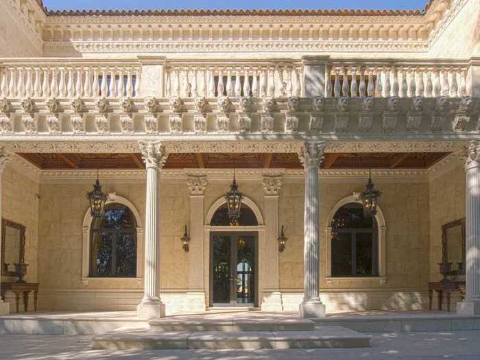 The exterior was made with a cast-stone marble veneer. The front portico features Corinthian columns meant to emulate the east side of the Louvre in Paris.