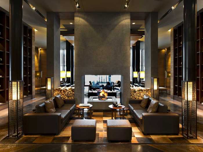 The interior of the hotel mixes traditional alpine comfort with a contemporary Asian style.