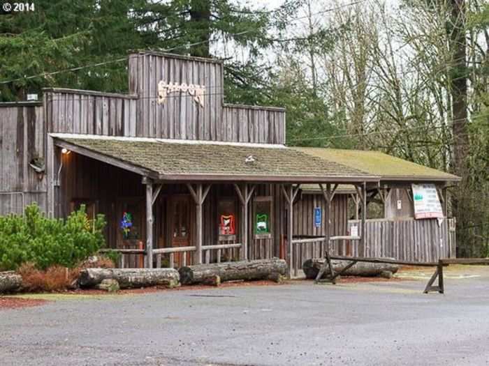 A home in Oregon comes with its very own tavern.