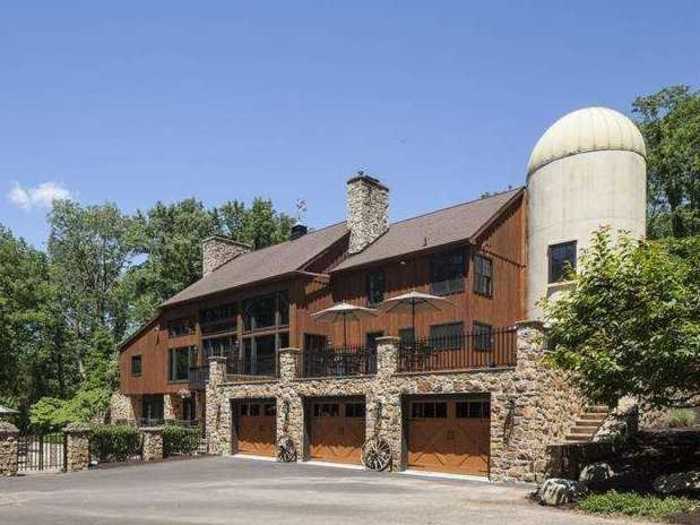 An antique Dutch pete barn sits on a 17-acre estate in New Jersey.