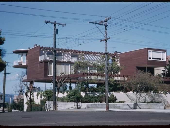 Known as "the Russell House," this architecturally stunning home was built by Erich Mendelsohn between 1947 and 1952. It still stands in Presidio Heights today, though the wires have since been installed underground. Cushman called it "the very last word in San Francisco dwellings."