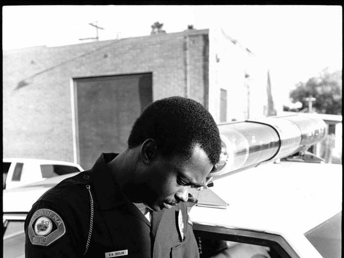 Officer Randy Taylor issuing a citation on Lincoln Avenue.