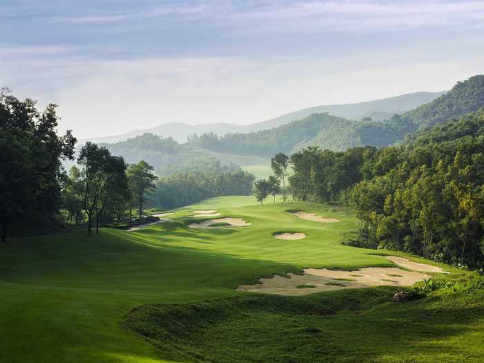 Rose-Poulter was a Dongguan course designed by golf legends Justin Rose and Ian Poulter. The course has more birdie and hole-in-one opportunities than most greens.