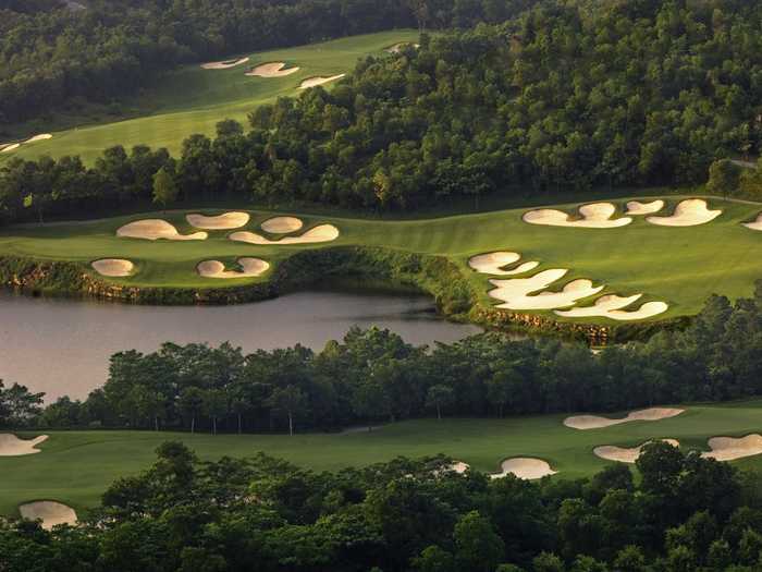 This signature course has over 151 bunkers and was designed by Jose Maria Olzabal, who has two Masters titles. The undulating fairways also makes this course particularly difficult.