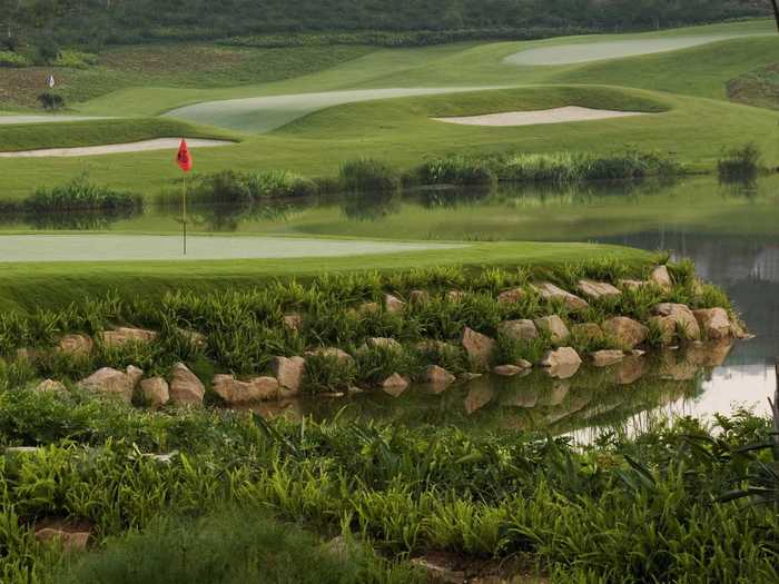 Zhang Lian Wei is the most decorated Chinese golfer in history. He designed this par-3 course at Shenzhen, which copies design features from some of the world’s most famous golf courses.