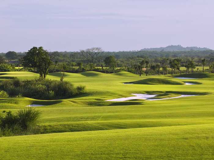 The Vintage course looks like an old, turn-of-the-century golf course with heavy vegetation.