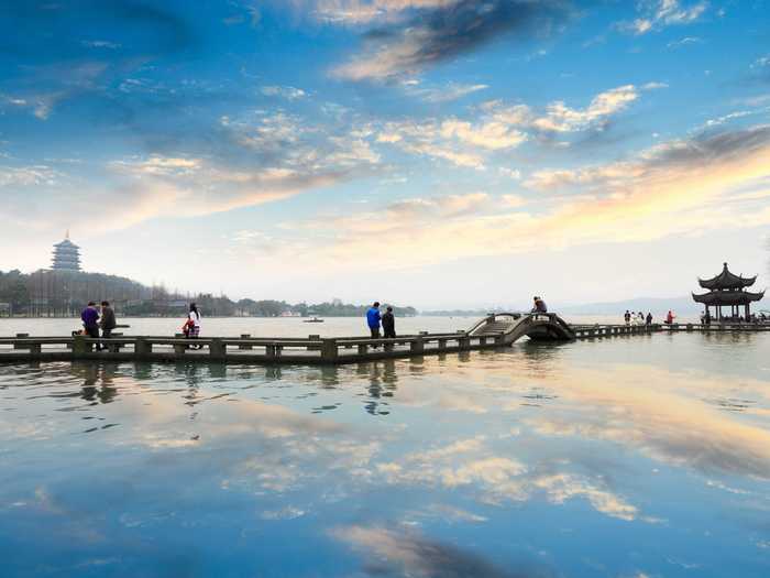 Bike around West Lake in Hangzhou.