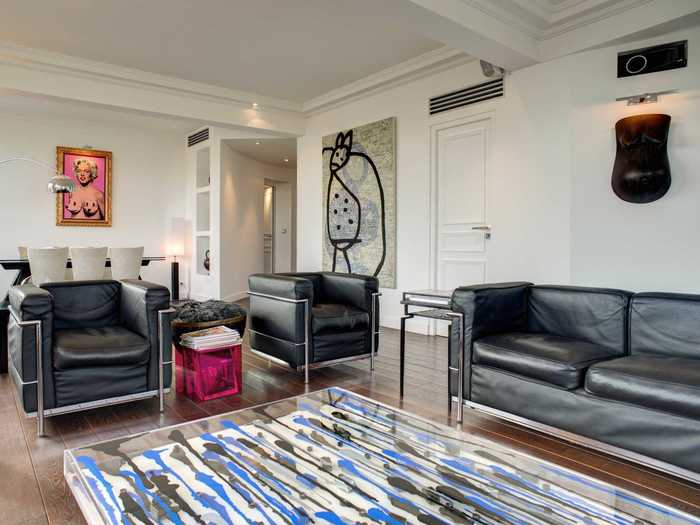 Take in views of the Eiffel Tower from this flat