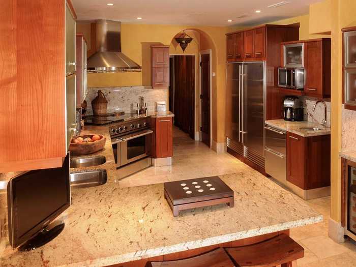 The kitchen has all of the appliances you