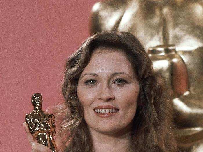 Faye Dunaway took the prize in 1977 for "Network." She wore an elegant black Geoffery Beene gown.