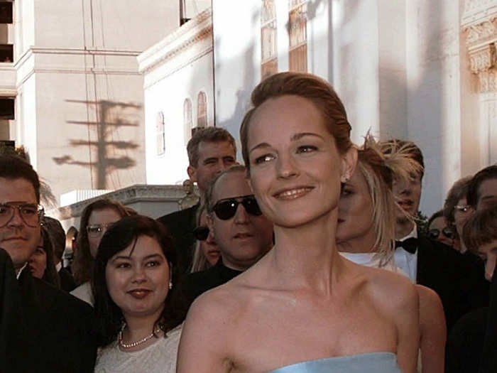 Helen Hunt took the prize in 1998 for "As Good As It Gets" and wore a gorgeous blue strapless dress by Tom Ford for Gucci.