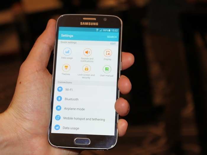 Compared to previous Samsung phones, the settings menu on the S 6 and S 6 edge seems more simplified.