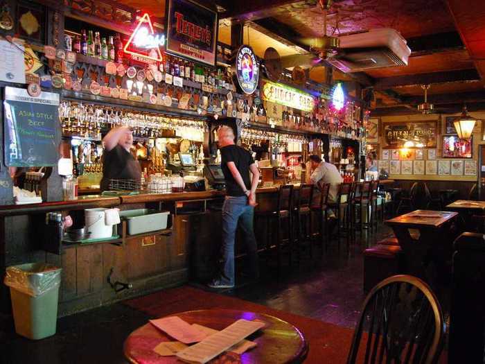 PORTLAND, OR: Horse Brass Pub